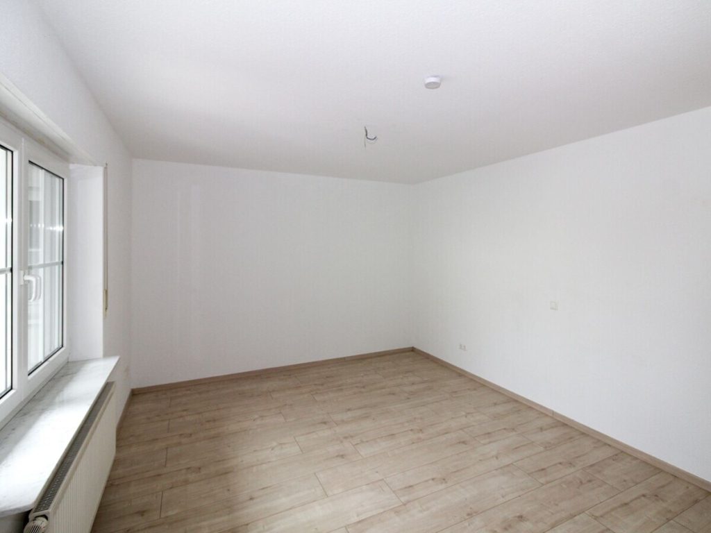 VR Immobilien GmbH - Immobilienangebot - Petersberg - Alle - Gepflegte 3-Zimmer-Wohnung mit Balkon und Tiefgaragenstellplatz in Petersberg