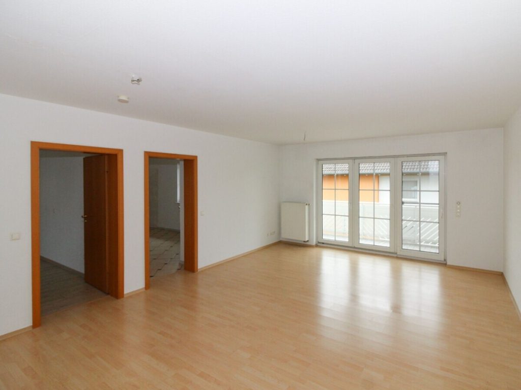 VR Immobilien GmbH - Immobilienangebot - Petersberg - Alle - Gepflegte 3-Zimmer-Wohnung mit Balkon und Tiefgaragenstellplatz in Petersberg