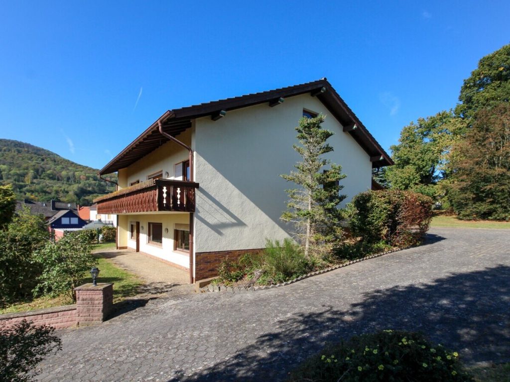 VR Immobilien GmbH - Immobilienangebot - Tann (Rhön) - Alle - Großzügiges Wohnanwesen auf weitläufigem Grundstück - im Herzen der Rhön!