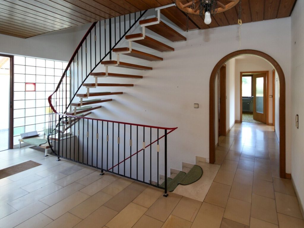 VR Immobilien GmbH - Immobilienangebot - Tann (Rhön) - Alle - Großzügiges Wohnanwesen auf weitläufigem Grundstück - im Herzen der Rhön!