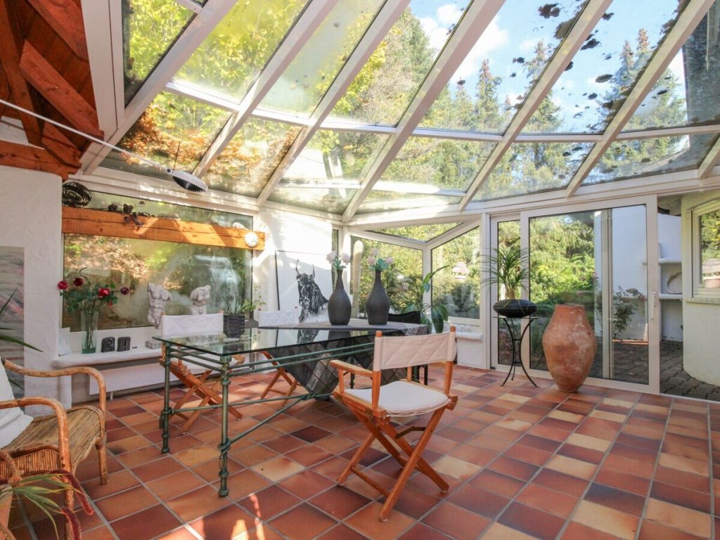 VR Immobilien GmbH - Immobilienangebot - Gersfeld - Alle - Großzügigkeit und Privatsphäre in besonderer Architektur