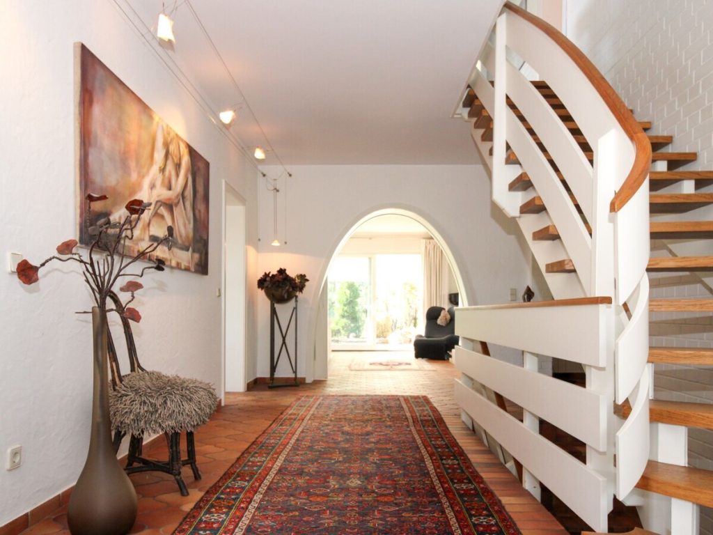 VR Immobilien GmbH - Immobilienangebot - Gersfeld - Alle - Großzügigkeit und Privatsphäre in besonderer Architektur