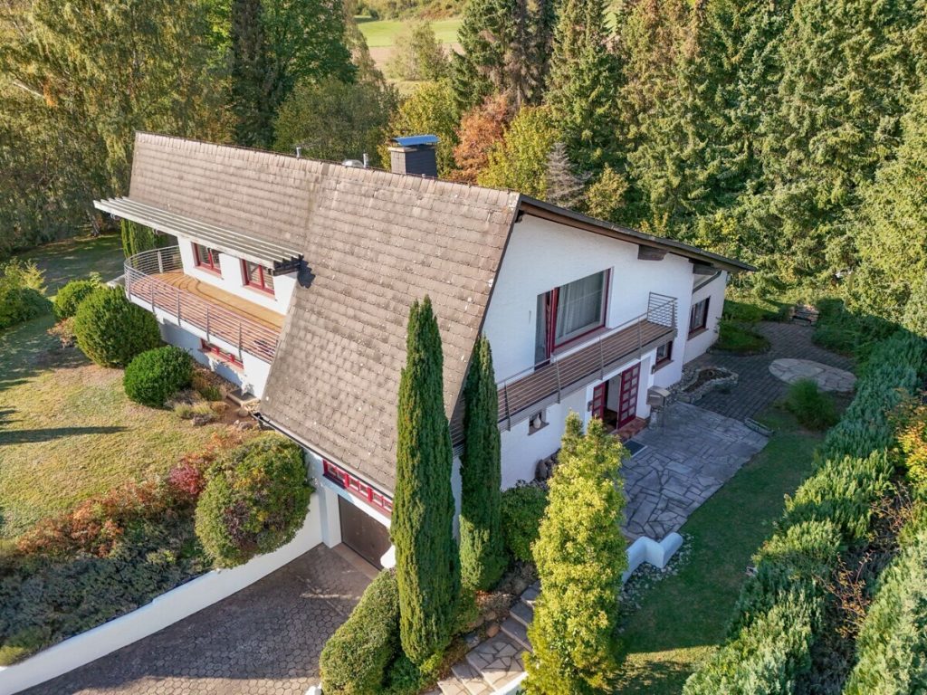 VR Immobilien GmbH - Immobilienangebot - Gersfeld - Alle - Großzügigkeit und Privatsphäre in besonderer Architektur