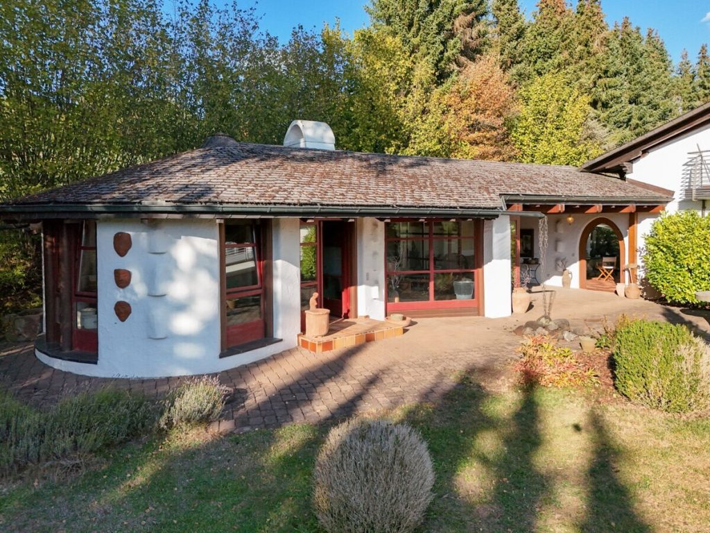 VR Immobilien GmbH - Immobilienangebot - Gersfeld - Alle - Großzügigkeit und Privatsphäre in besonderer Architektur