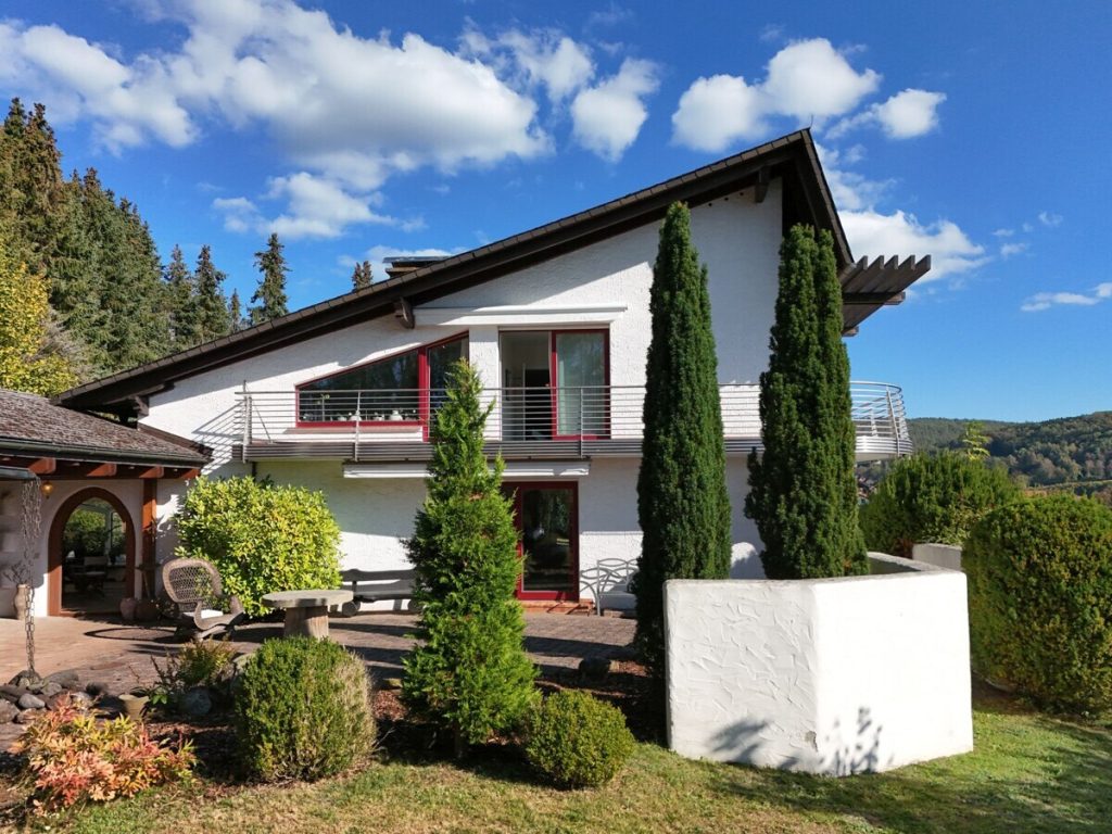 VR Immobilien GmbH - Immobilienangebot - Gersfeld - Alle - Großzügigkeit und Privatsphäre in besonderer Architektur