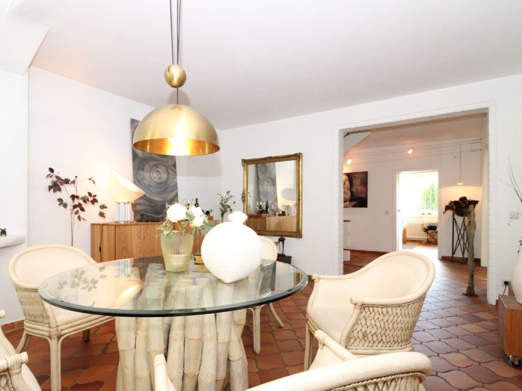 VR Immobilien GmbH - Immobilienangebot - Gersfeld - Alle - Großzügigkeit und Privatsphäre in besonderer Architektur