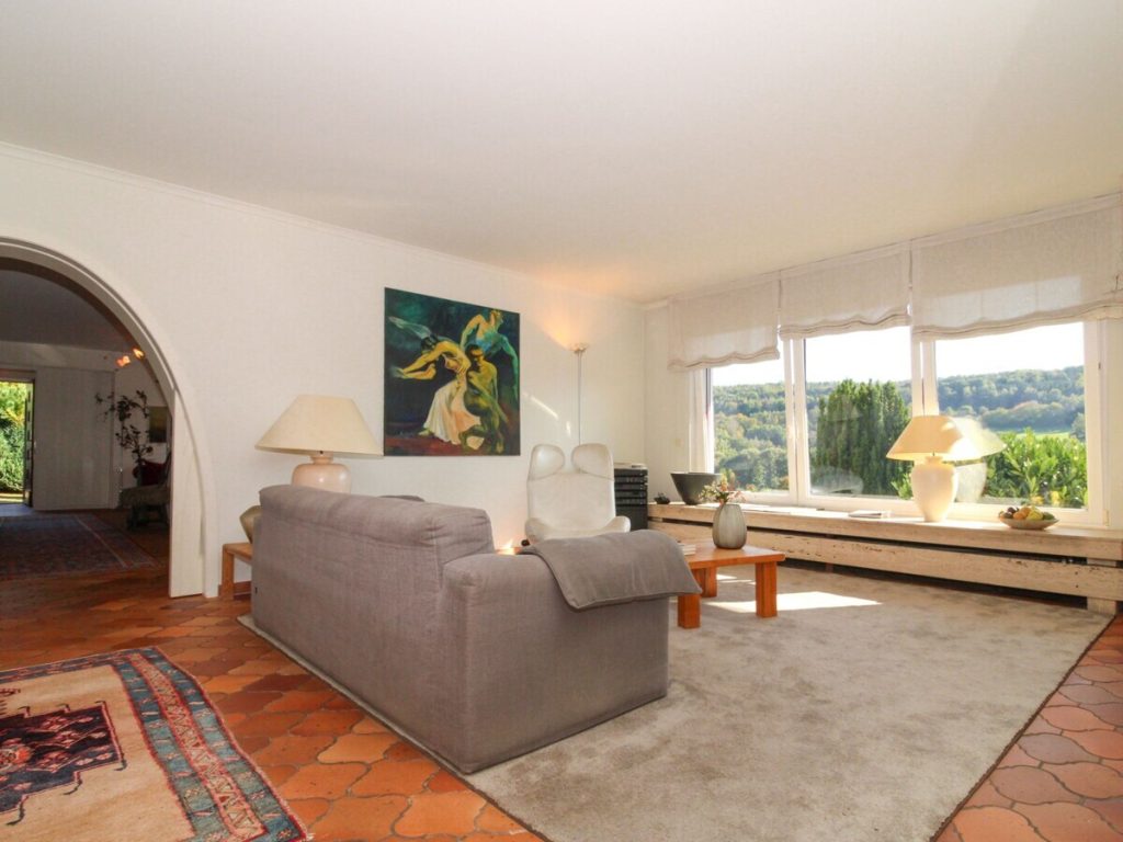 VR Immobilien GmbH - Immobilienangebot - Gersfeld - Alle - Großzügigkeit und Privatsphäre in besonderer Architektur