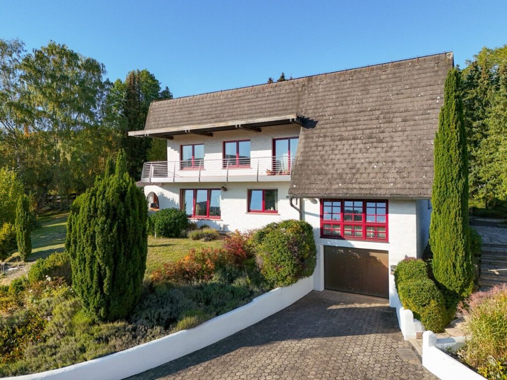 VR Immobilien GmbH - Immobilienangebot - Gersfeld - Alle - Großzügigkeit und Privatsphäre in besonderer Architektur