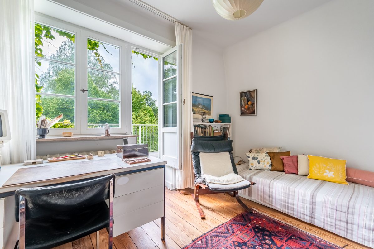 Immobilienangebot - Hamburg / Wohldorf-Ohlstedt - Alle - Charmante Altbauwohnung auf zwei Ebenen mit eigenem Garten und Stellplatz in attraktiver Lage von Wohldorf-Ohlstedt