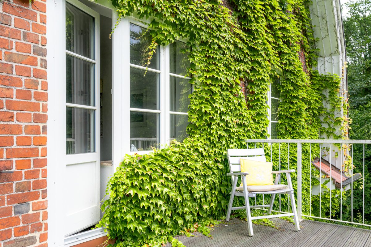 Immobilienangebot - Hamburg / Wohldorf-Ohlstedt - Alle - Charmante Altbauwohnung auf zwei Ebenen mit eigenem Garten und Stellplatz in attraktiver Lage von Wohldorf-Ohlstedt