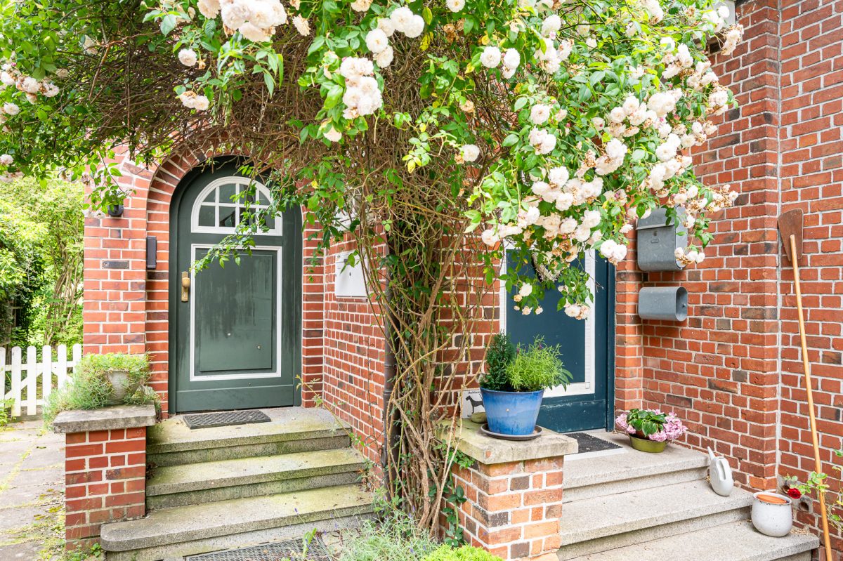 Immobilienangebot - Hamburg / Wohldorf-Ohlstedt - Alle - Charmante Altbauwohnung auf zwei Ebenen mit eigenem Garten und Stellplatz in attraktiver Lage von Wohldorf-Ohlstedt
