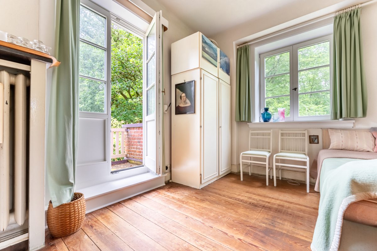 Immobilienangebot - Hamburg / Wohldorf-Ohlstedt - Alle - Charmante Altbauwohnung auf zwei Ebenen mit eigenem Garten und Stellplatz in attraktiver Lage von Wohldorf-Ohlstedt