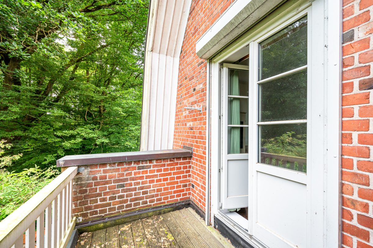 Immobilienangebot - Hamburg / Wohldorf-Ohlstedt - Alle - Charmante Altbauwohnung auf zwei Ebenen mit eigenem Garten und Stellplatz in attraktiver Lage von Wohldorf-Ohlstedt