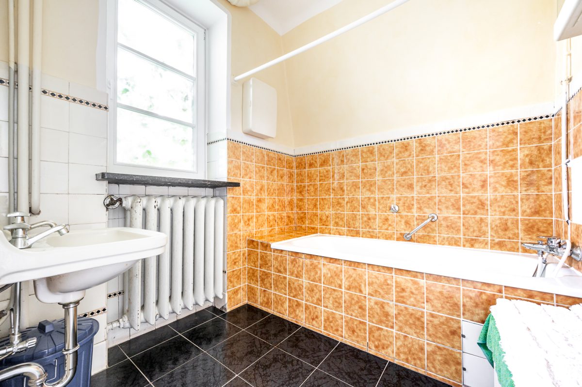 Immobilienangebot - Hamburg / Wohldorf-Ohlstedt - Alle - Charmante Altbauwohnung auf zwei Ebenen mit eigenem Garten und Stellplatz in attraktiver Lage von Wohldorf-Ohlstedt