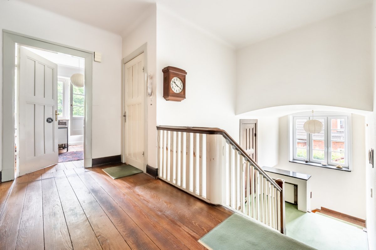 Immobilienangebot - Hamburg / Wohldorf-Ohlstedt - Alle - Charmante Altbauwohnung auf zwei Ebenen mit eigenem Garten und Stellplatz in attraktiver Lage von Wohldorf-Ohlstedt