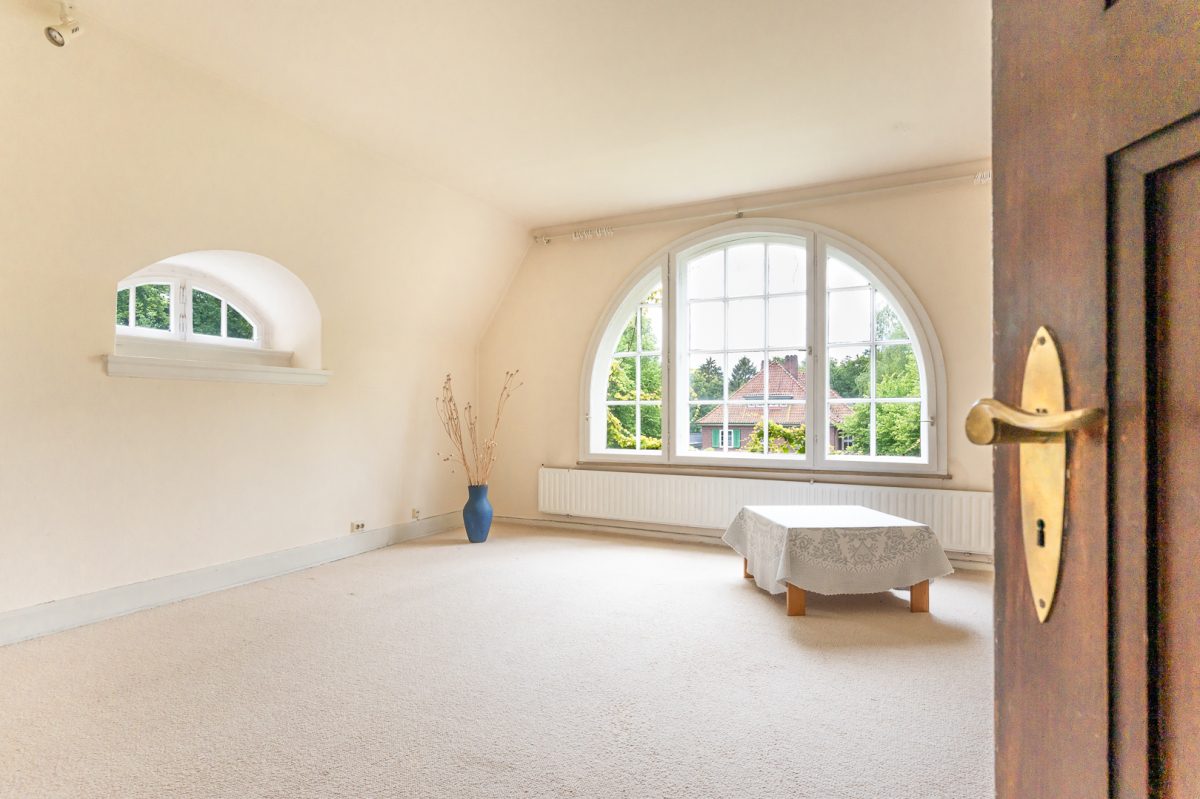 Immobilienangebot - Hamburg / Wohldorf-Ohlstedt - Alle - Charmante Altbauwohnung auf zwei Ebenen mit eigenem Garten und Stellplatz in attraktiver Lage von Wohldorf-Ohlstedt