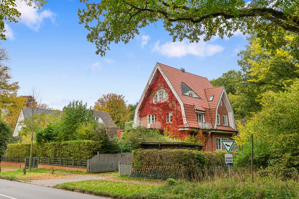 Immobilienangebot - Hamburg / Wohldorf-Ohlstedt - Alle - Charmante Altbauwohnung auf zwei Ebenen mit eigenem Garten und Stellplatz in attraktiver Lage von Wohldorf-Ohlstedt