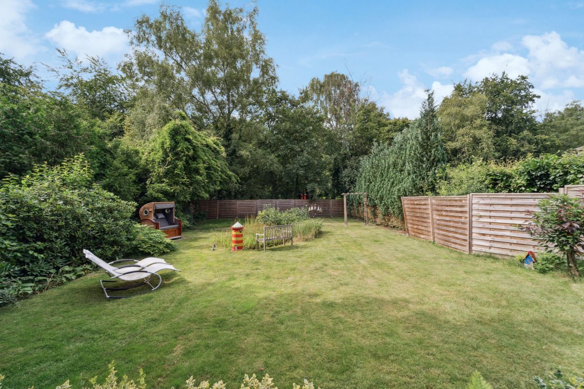 Immobilienangebot - Hamburg / Farmsen-Berne - Alle - Sofort Verfügbar ! Pfeifenstilgrundstück für ein Einzelhaus in ruhiger Straße von HH-Farmsen-Berne