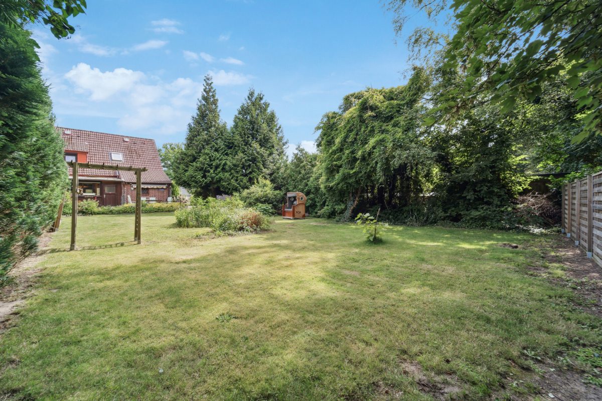 Immobilienangebot - Hamburg / Farmsen-Berne - Alle - Sofort Verfügbar ! Pfeifenstilgrundstück für ein Einzelhaus in ruhiger Straße von HH-Farmsen-Berne