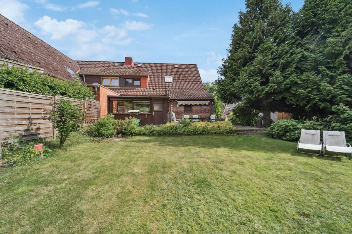 Immobilienangebot - Hamburg / Farmsen-Berne - Alle - Sofort Verfügbar ! Pfeifenstilgrundstück für ein Einzelhaus in ruhiger Straße von HH-Farmsen-Berne