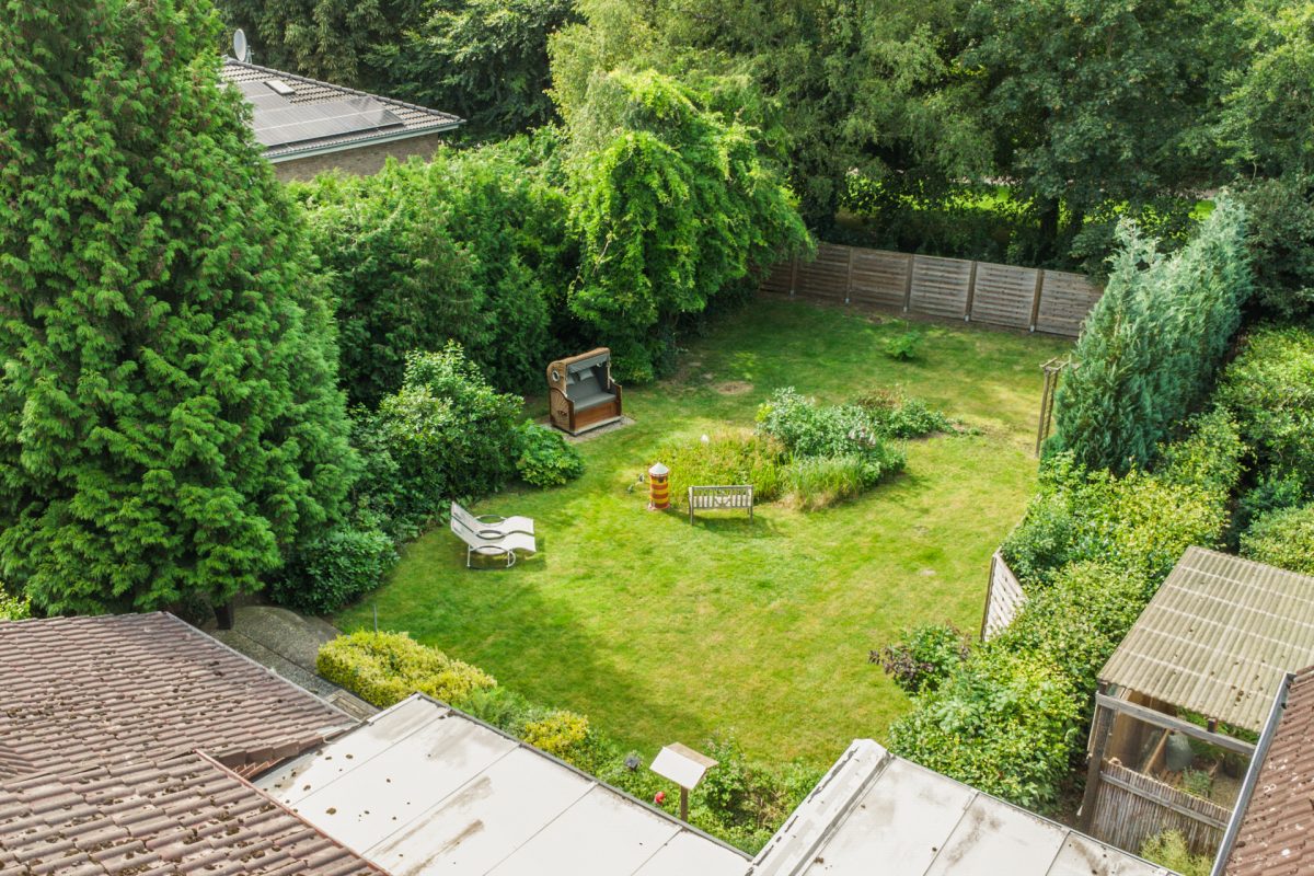 Immobilienangebot - Hamburg / Farmsen-Berne - Alle - Sofort Verfügbar ! Pfeifenstilgrundstück für ein Einzelhaus in ruhiger Straße von HH-Farmsen-Berne