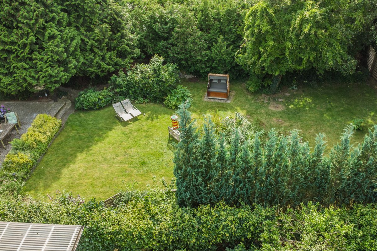 Immobilienangebot - Hamburg / Farmsen-Berne - Alle - Sofort Verfügbar ! Pfeifenstilgrundstück für ein Einzelhaus in ruhiger Straße von HH-Farmsen-Berne