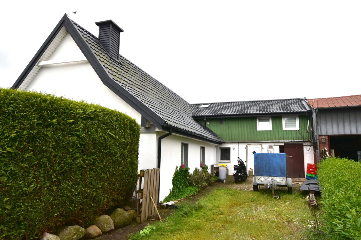 Immobilienangebot - Immenstedt / Nordfriesland - Alle - Einfamilienhaus mit möglicher Einliegerwohnung,
Dorfleben 10 km westlich von Husum