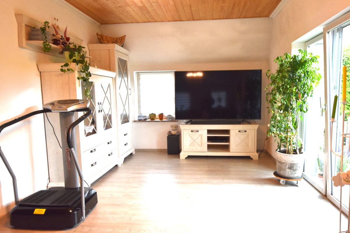 Immobilienangebot - Immenstedt / Nordfriesland - Alle - Einfamilienhaus mit möglicher Einliegerwohnung,
Dorfleben 10 km westlich von Husum