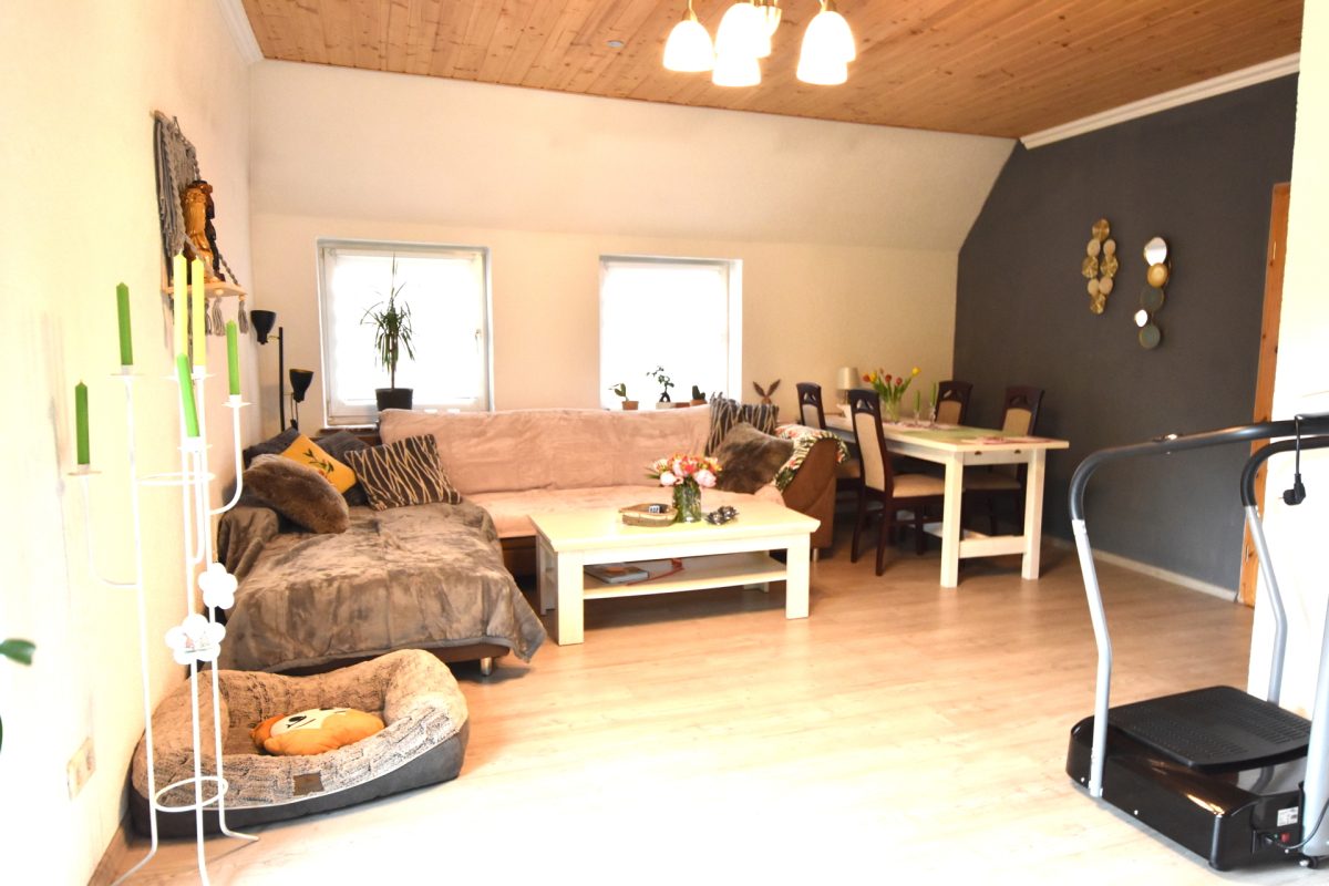 Immobilienangebot - Immenstedt / Nordfriesland - Alle - Einfamilienhaus mit möglicher Einliegerwohnung,
Dorfleben 10 km westlich von Husum