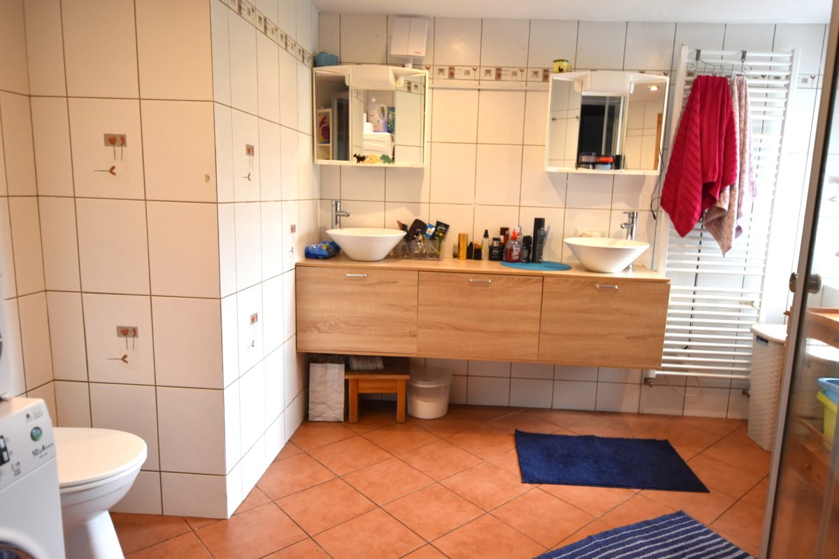 Immobilienangebot - Immenstedt / Nordfriesland - Alle - Einfamilienhaus mit möglicher Einliegerwohnung,
Dorfleben 10 km westlich von Husum