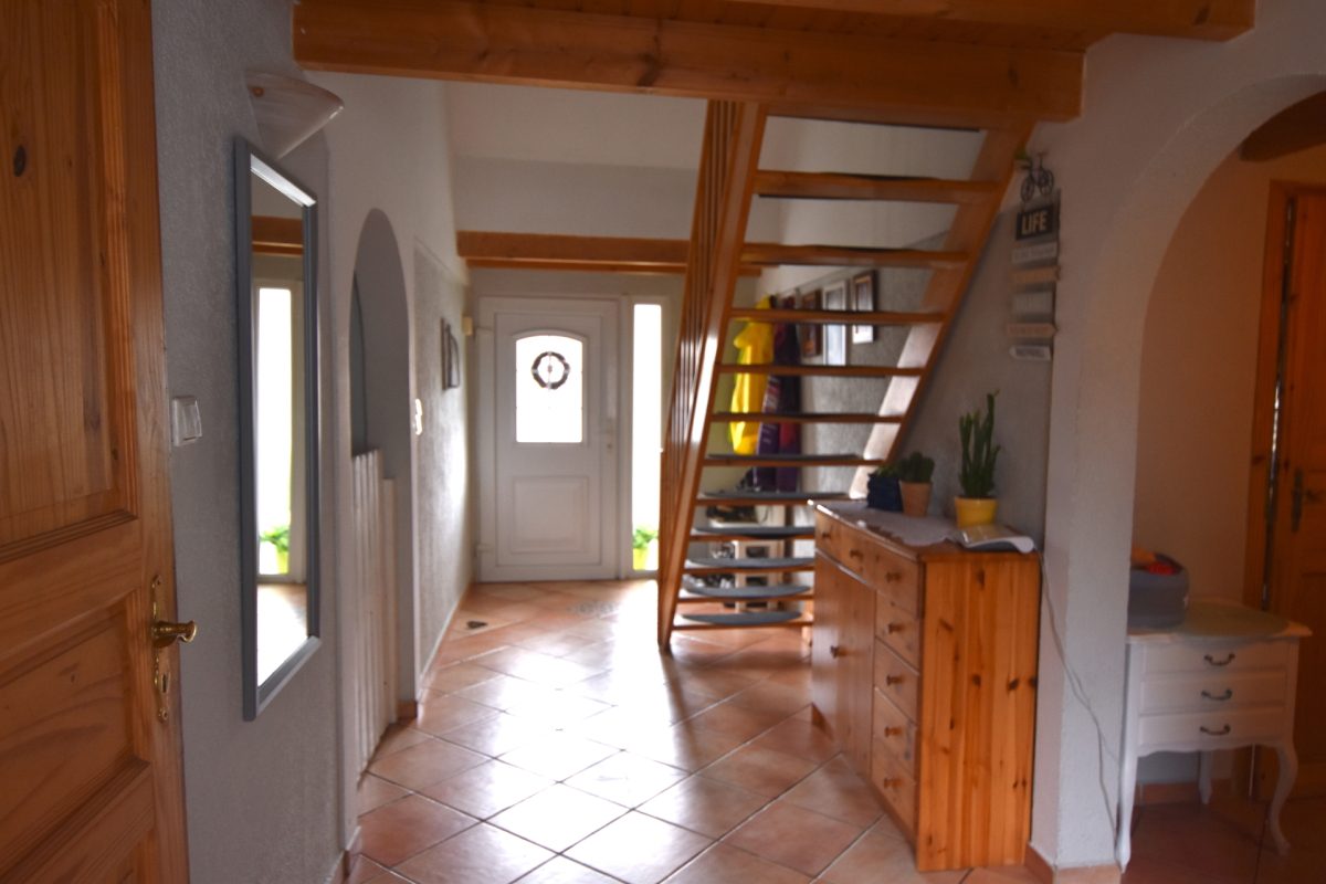 Immobilienangebot - Immenstedt / Nordfriesland - Alle - Einfamilienhaus mit möglicher Einliegerwohnung,
Dorfleben 10 km westlich von Husum