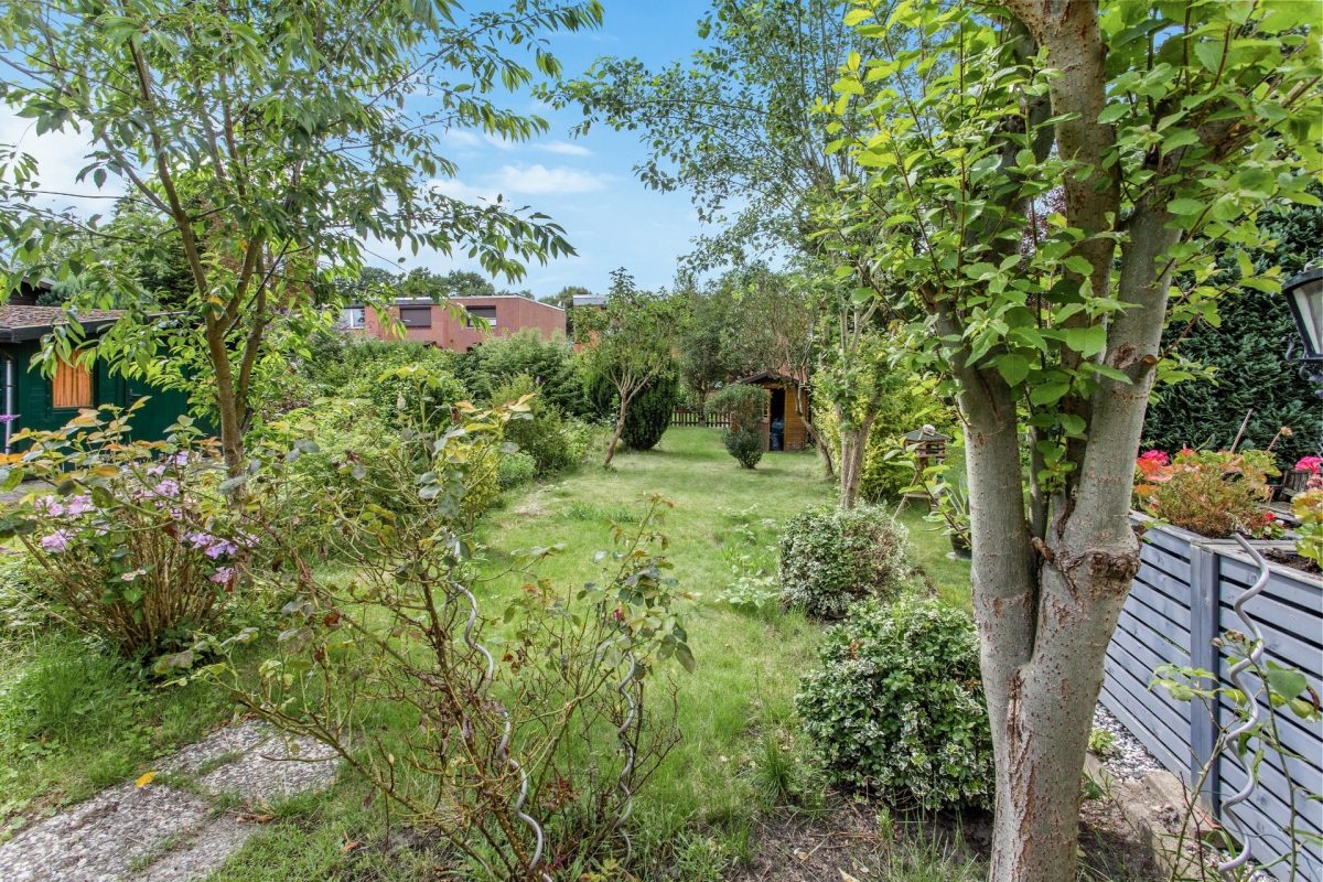 Immobilienangebot - Hamburg / Rahlstedt - Alle - Attraktive Wohnlage: Reihenmittelhaus mit viel Platz und schönem Garten sowie Garage