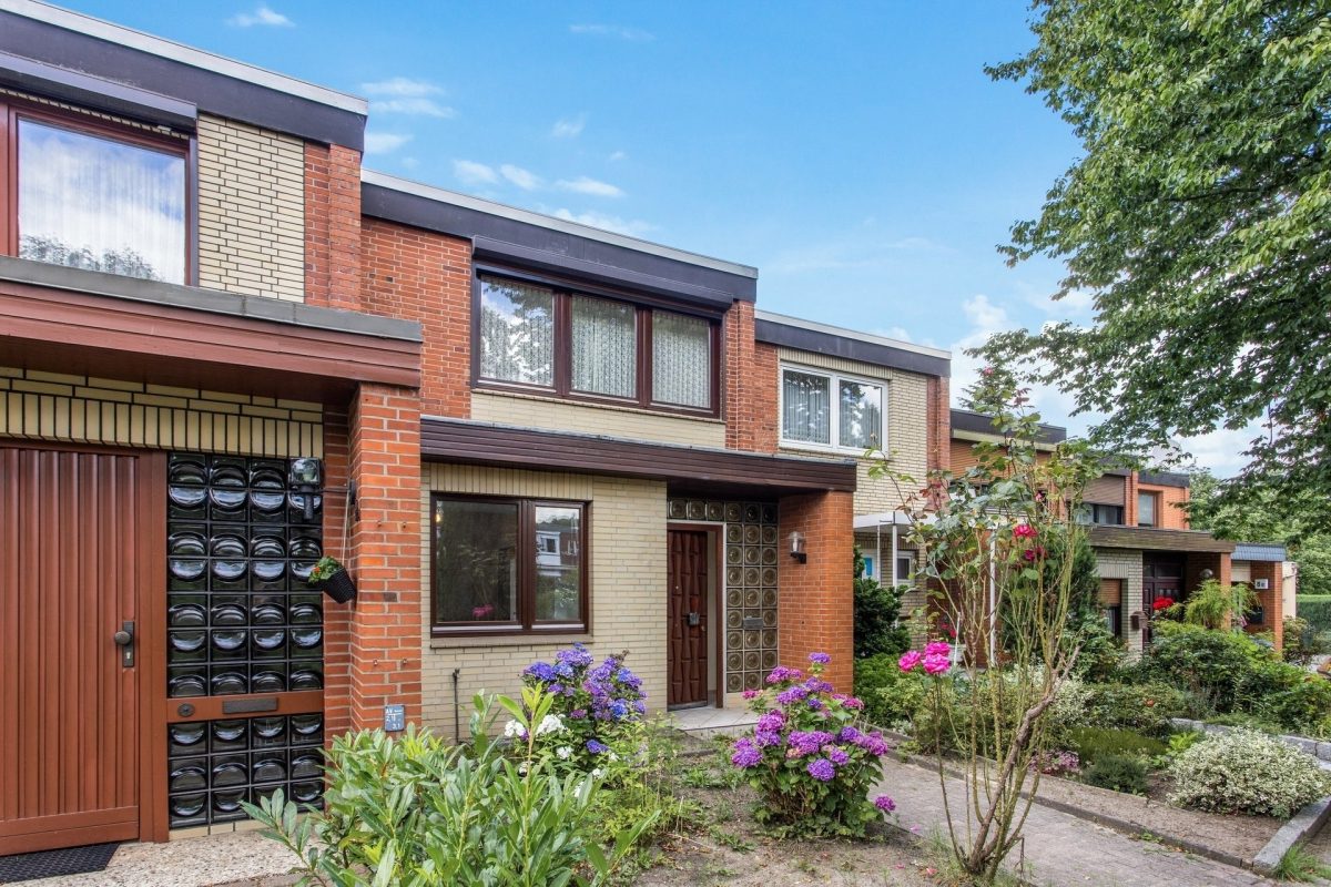 Immobilienangebot - Hamburg / Rahlstedt - Alle - Attraktive Wohnlage: Reihenmittelhaus mit viel Platz und schönem Garten sowie Garage