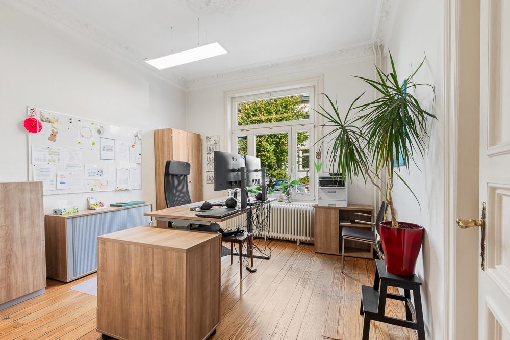Immobilienangebot - Hamburg / Rahlstedt - Alle - Im Zentrum von Alt-Rahlstedt! Charmante Villa mit Vollkeller für Ihr Gewerbe