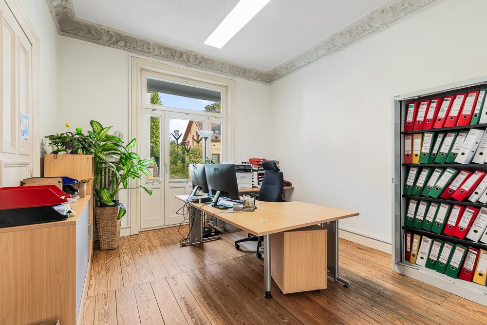 Immobilienangebot - Hamburg / Rahlstedt - Alle - Im Zentrum von Alt-Rahlstedt! Charmante Villa mit Vollkeller für Ihr Gewerbe