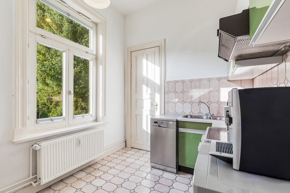 Immobilienangebot - Hamburg / Rahlstedt - Alle - Im Zentrum von Alt-Rahlstedt! Charmante Villa mit Vollkeller für Ihr Gewerbe