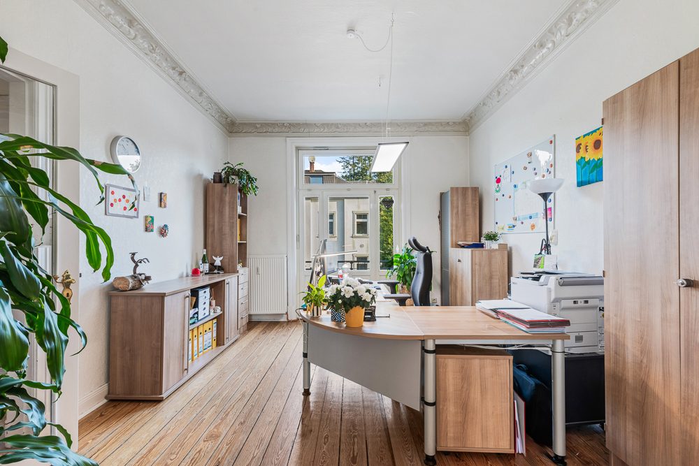 Immobilienangebot - Hamburg / Rahlstedt - Alle - Im Zentrum von Alt-Rahlstedt! Charmante Villa mit Vollkeller für Ihr Gewerbe