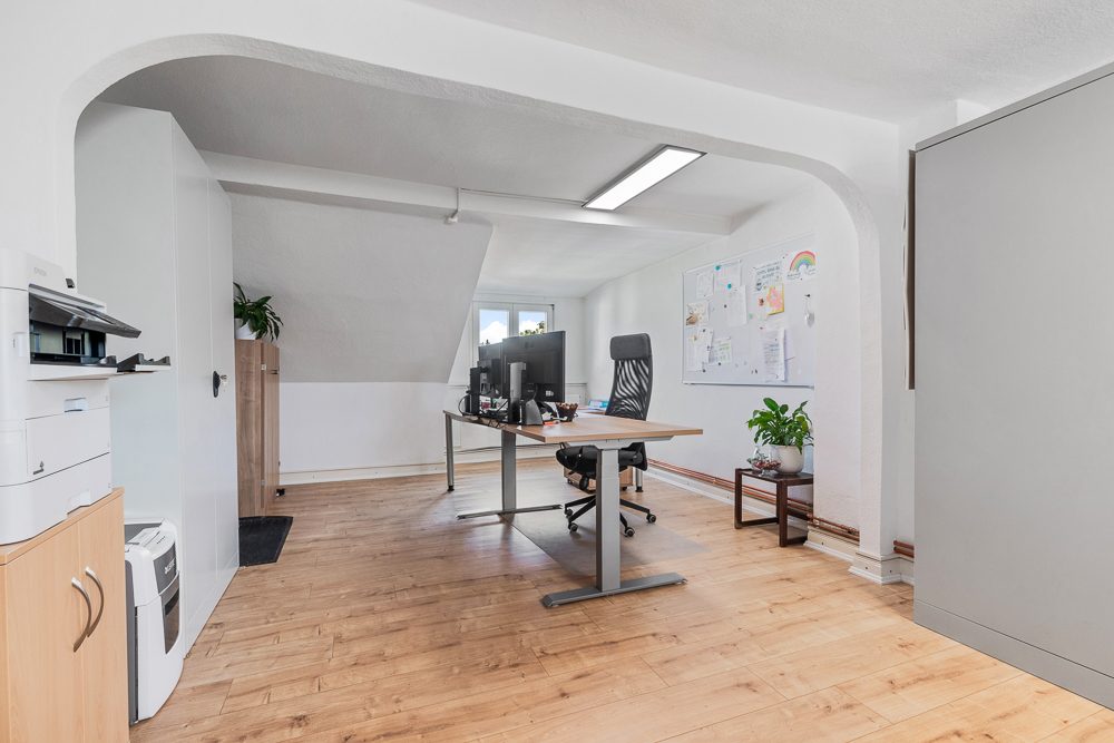 Immobilienangebot - Hamburg / Rahlstedt - Alle - Im Zentrum von Alt-Rahlstedt! Charmante Villa mit Vollkeller für Ihr Gewerbe