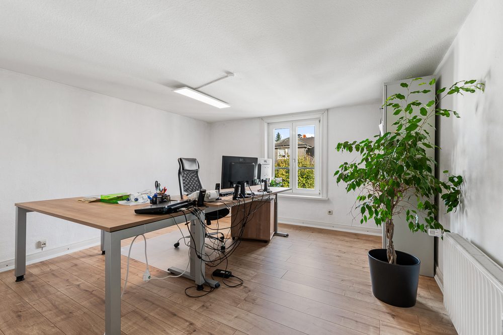 Immobilienangebot - Hamburg / Rahlstedt - Alle - Im Zentrum von Alt-Rahlstedt! Charmante Villa mit Vollkeller für Ihr Gewerbe