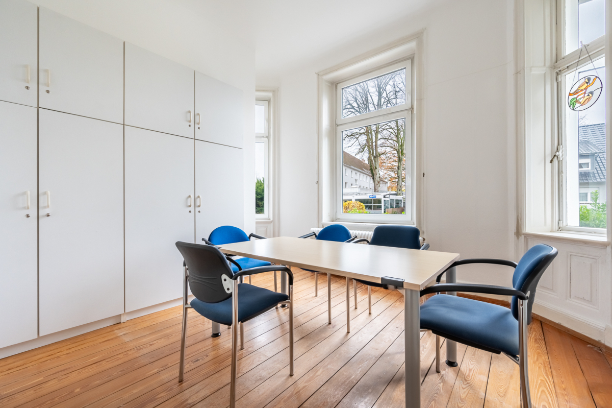 Immobilienangebot - Hamburg / Rahlstedt - Alle - Stilvolle Jugendstilvilla mit vielseitigen Nutzungsmöglichkeiten in zentraler Lage von Rahlstedt