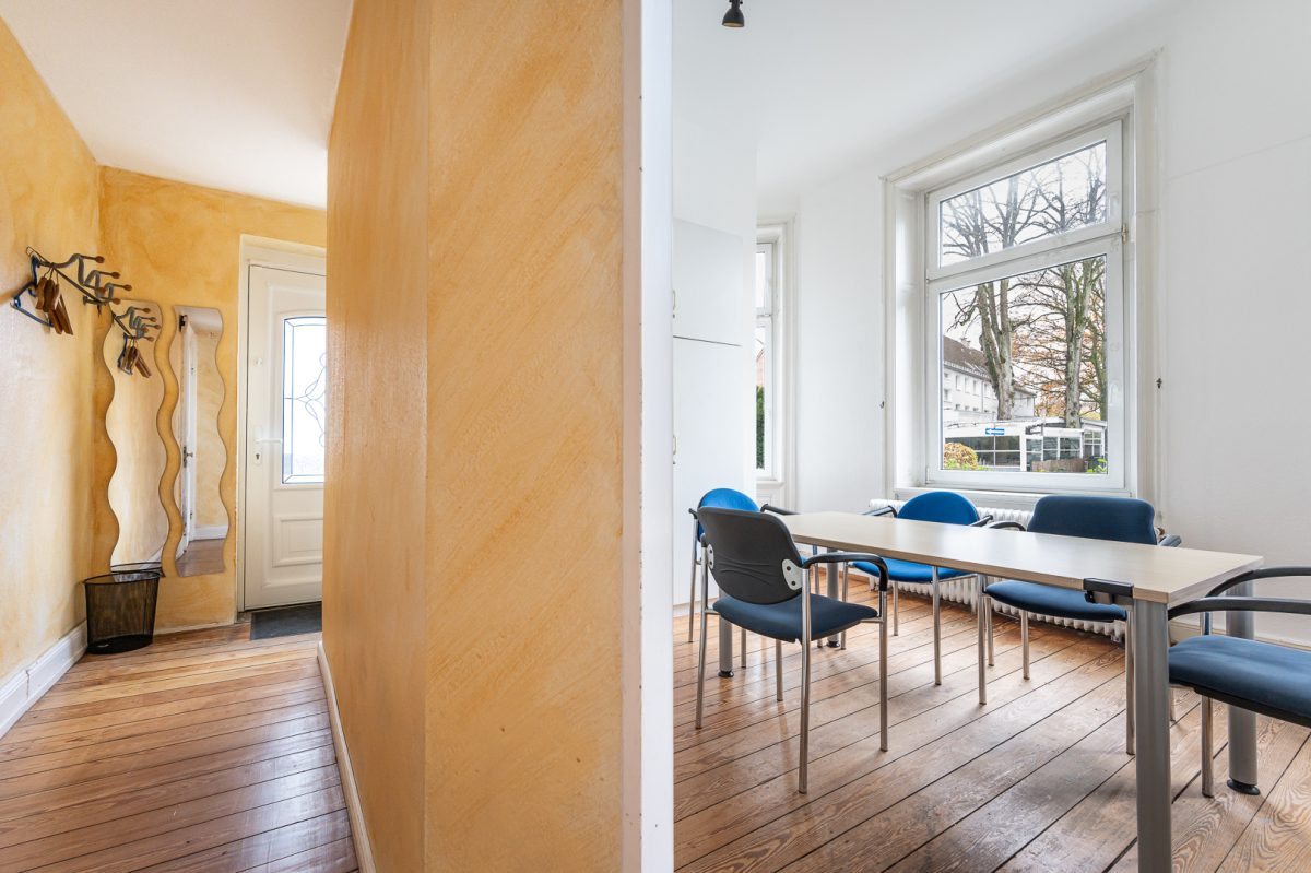 Immobilienangebot - Hamburg / Rahlstedt - Alle - Stilvolle Jugendstilvilla mit vielseitigen Nutzungsmöglichkeiten in zentraler Lage von Rahlstedt