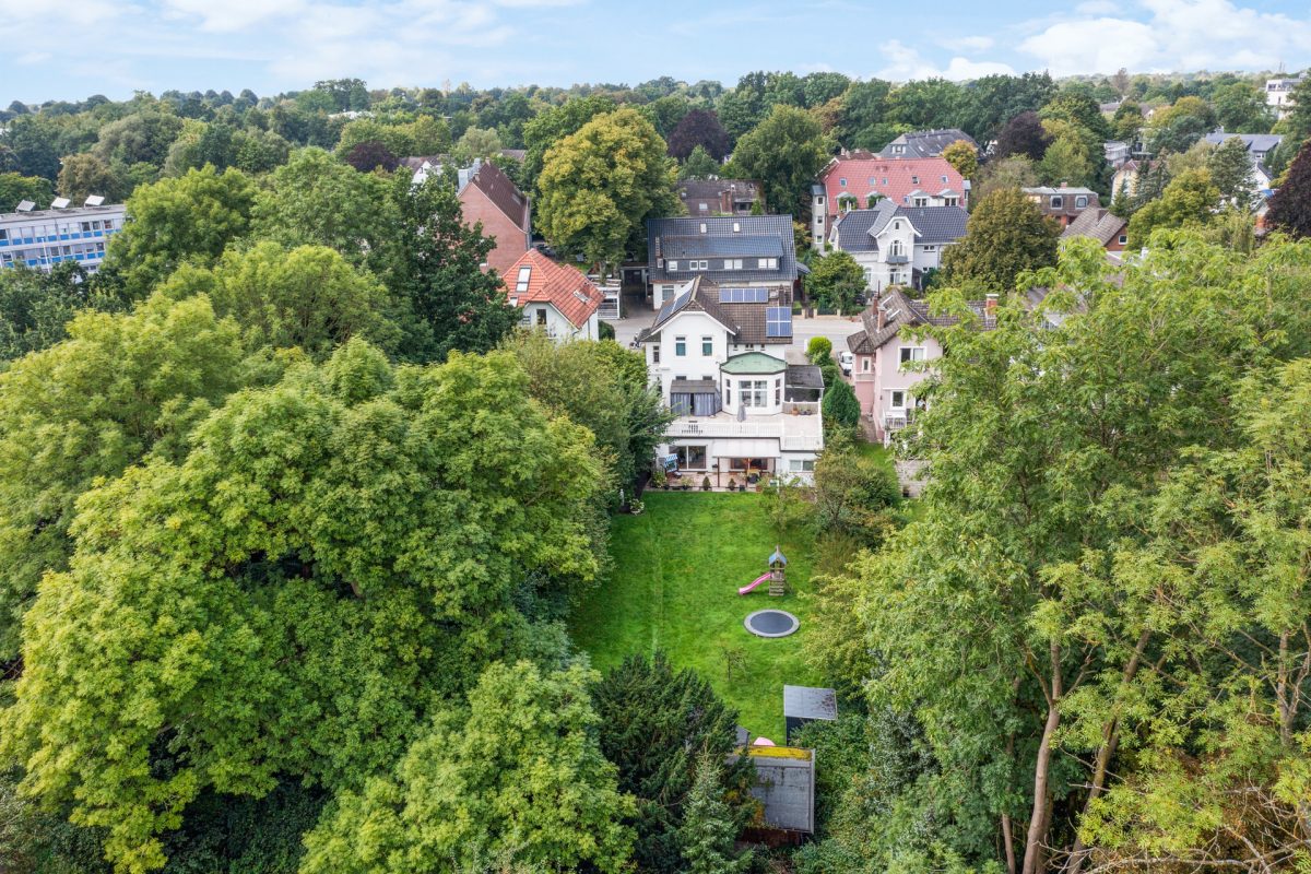 Immobilienangebot - Hamburg / Rahlstedt - Alle - Stilvolle Jugendstilvilla mit vielseitigen Nutzungsmöglichkeiten in zentraler Lage von Rahlstedt