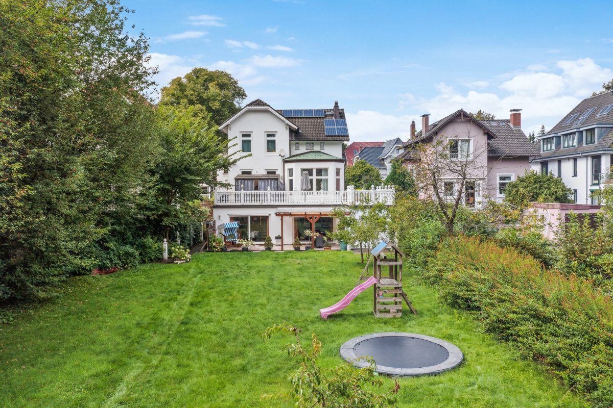 Immobilienangebot - Hamburg / Rahlstedt - Alle - Stilvolle Jugendstilvilla mit vielseitigen Nutzungsmöglichkeiten in zentraler Lage von Rahlstedt
