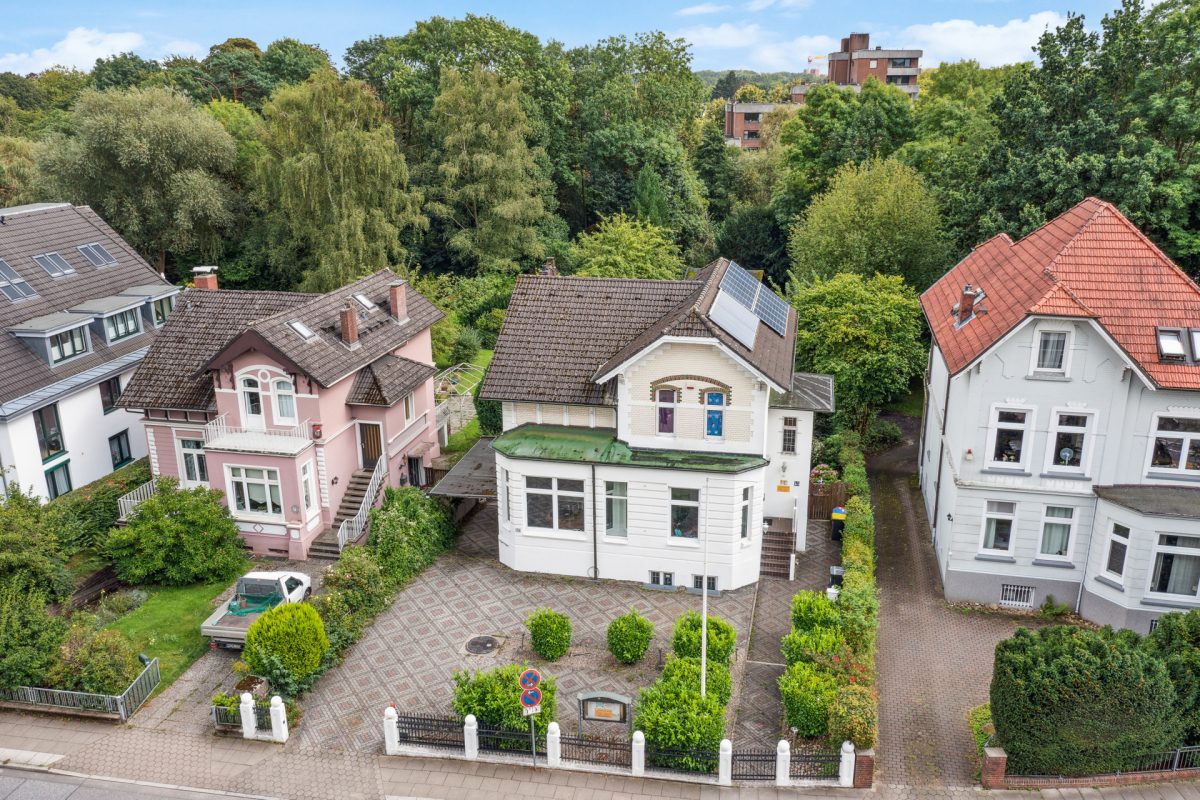 Immobilienangebot - Hamburg / Rahlstedt - Alle - Stilvolle Jugendstilvilla mit vielseitigen Nutzungsmöglichkeiten in zentraler Lage von Rahlstedt