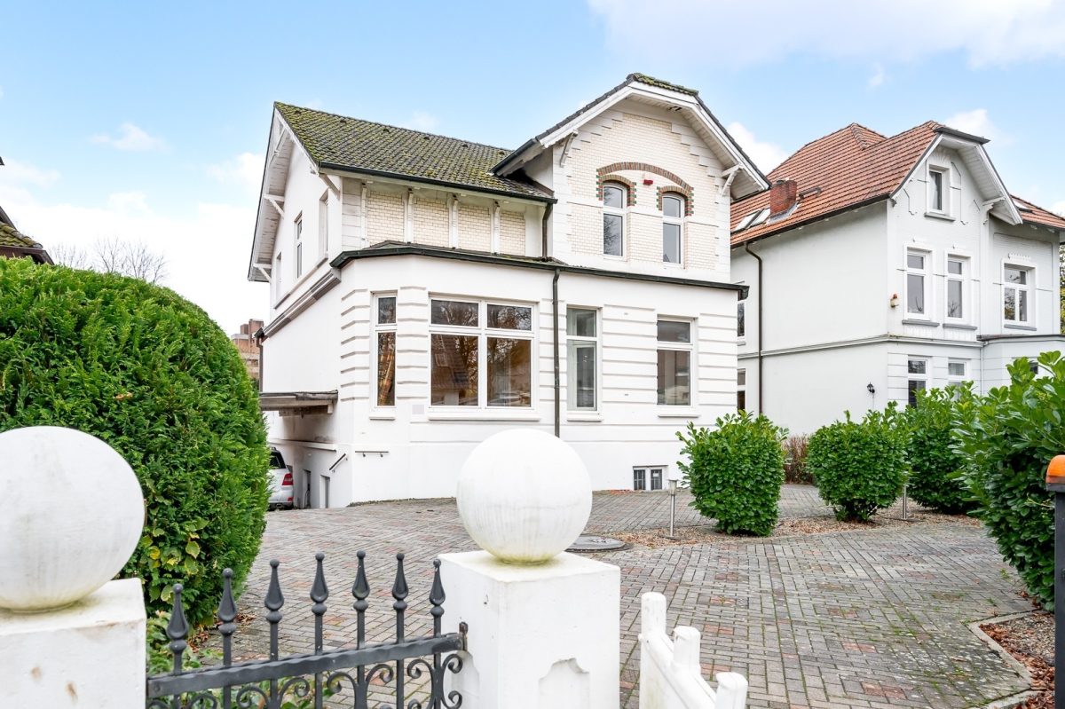 Immobilienangebot - Hamburg / Rahlstedt - Alle - Stilvolle Jugendstilvilla mit vielseitigen Nutzungsmöglichkeiten in zentraler Lage von Rahlstedt
