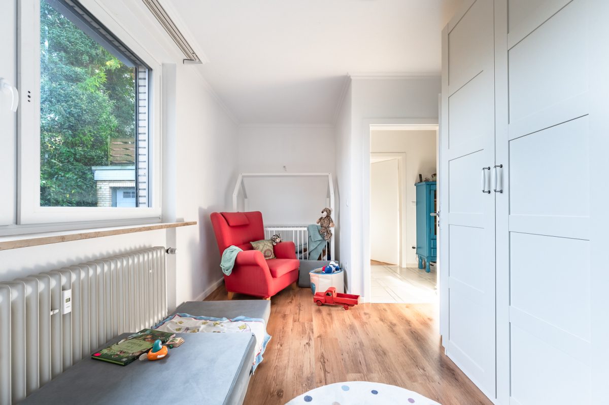 Immobilienangebot - Hamburg / Rahlstedt - Alle - TOP-Villenlage: 2-Familienhaus, teilvermietet, Vollkeller, Doppelgarage und 1.258 qm Grundstück!