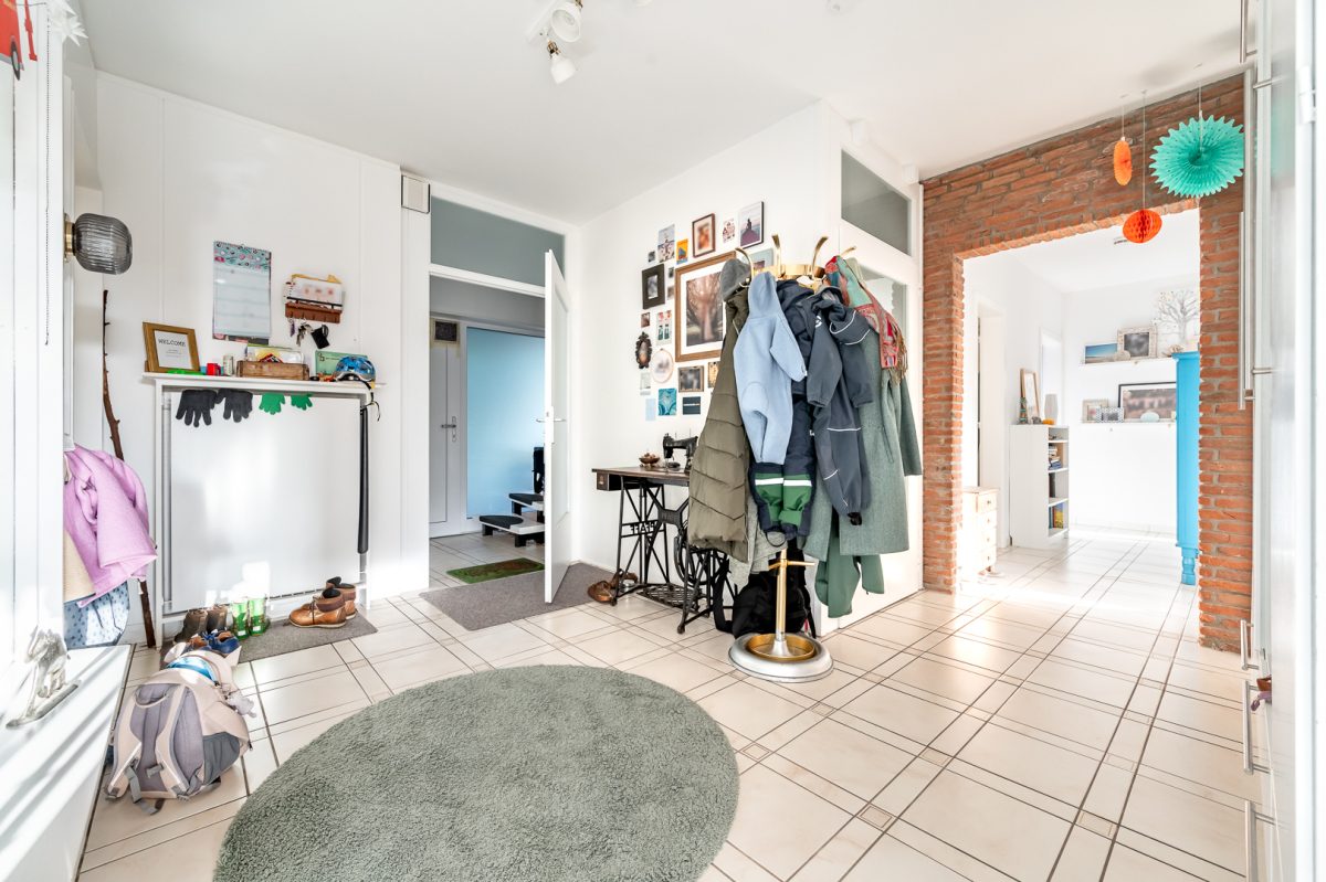 Immobilienangebot - Hamburg / Rahlstedt - Alle - TOP-Villenlage: 2-Familienhaus, teilvermietet, Vollkeller, Doppelgarage und 1.258 qm Grundstück!