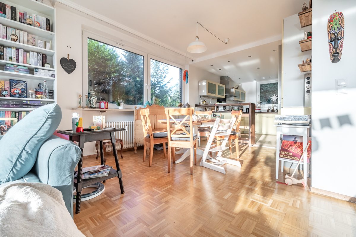 Immobilienangebot - Hamburg / Rahlstedt - Alle - TOP-Villenlage: 2-Familienhaus, teilvermietet, Vollkeller, Doppelgarage und 1.258 qm Grundstück!
