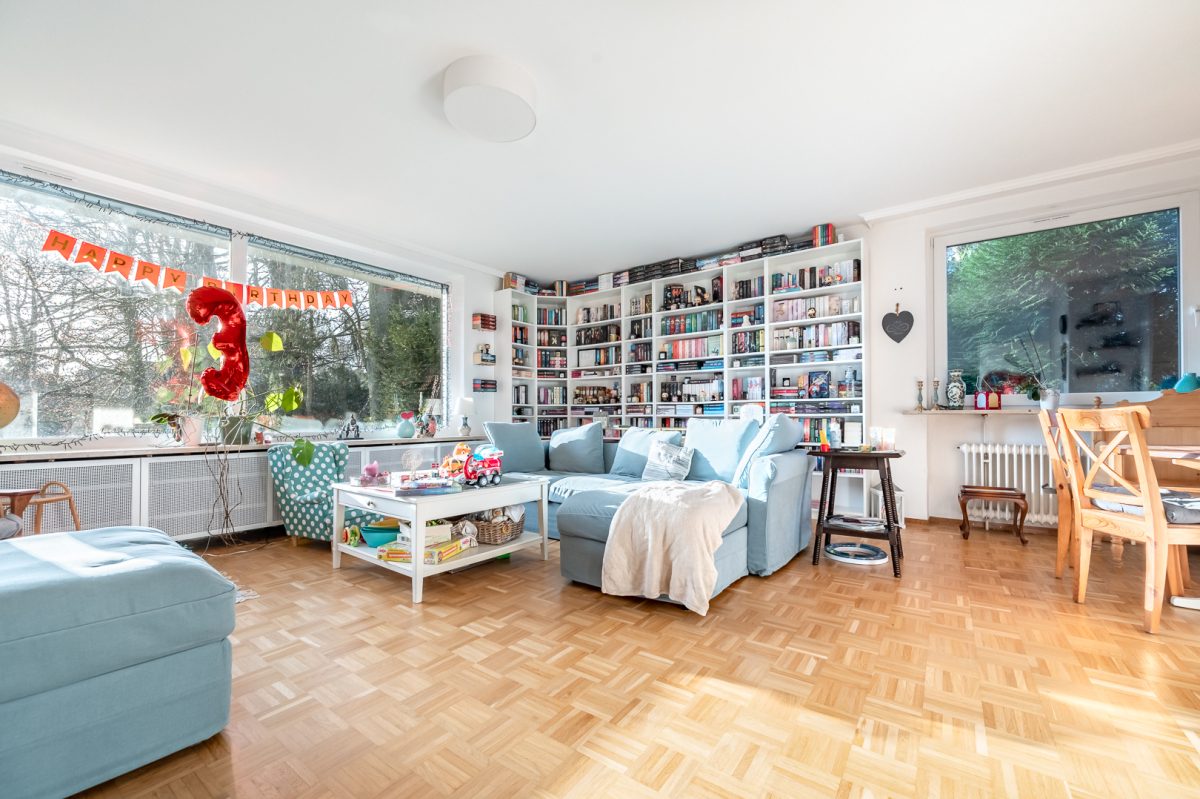 Immobilienangebot - Hamburg / Rahlstedt - Alle - TOP-Villenlage: 2-Familienhaus, teilvermietet, Vollkeller, Doppelgarage und 1.258 qm Grundstück!