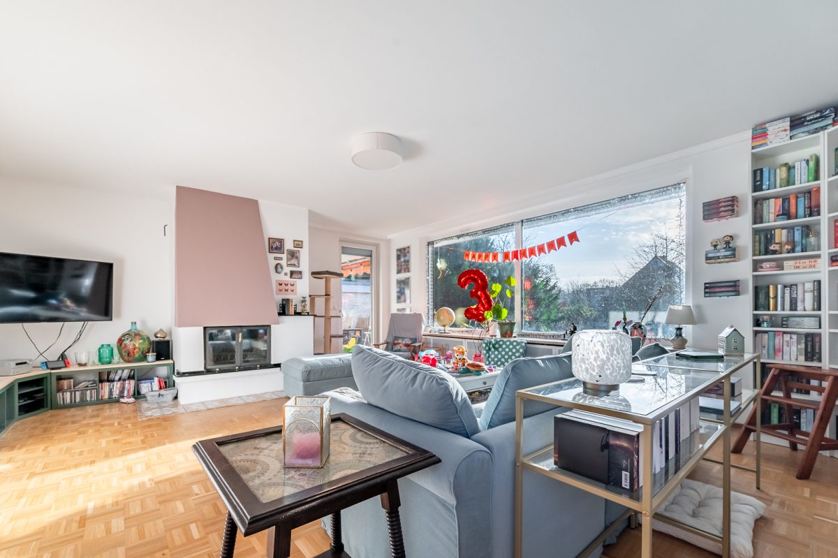 Immobilienangebot - Hamburg / Rahlstedt - Alle - TOP-Villenlage: 2-Familienhaus, teilvermietet, Vollkeller, Doppelgarage und 1.258 qm Grundstück!